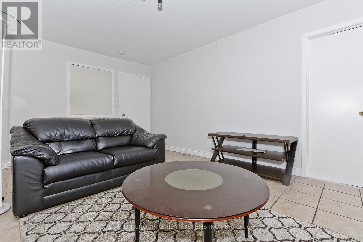 












LOWER - 233 HULLMAR DRIVE

,
Toronto (Black Creek),




Ontario
M3N2G2

