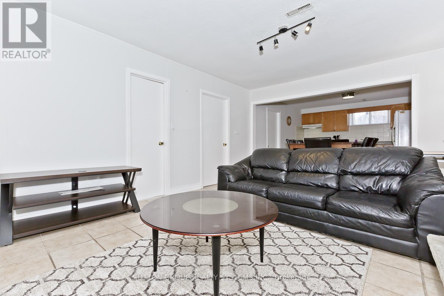 












LOWER - 233 HULLMAR DRIVE

,
Toronto (Black Creek),




Ontario
M3N2G2


