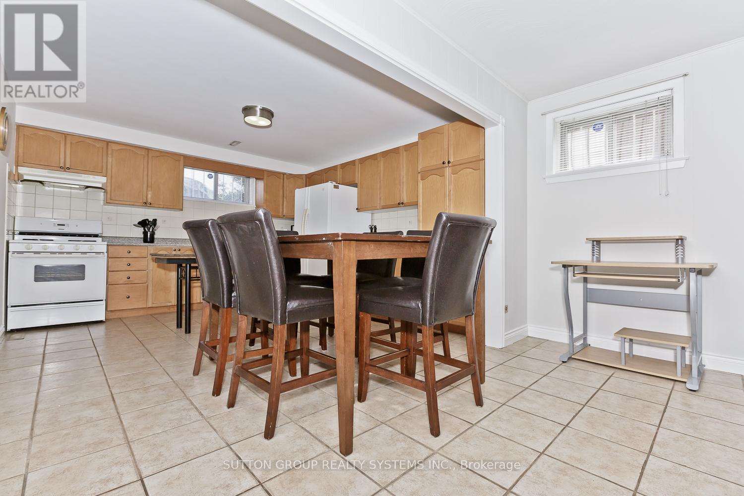 












LOWER - 233 HULLMAR DRIVE

,
Toronto (Black Creek),




Ontario
M3N2G2

