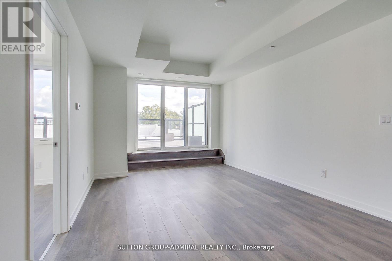 












501 - 135 CANON JACKSON DRIVE

,
Toronto (Brookhaven-Amesbury),




Ontario
M6M0C3

