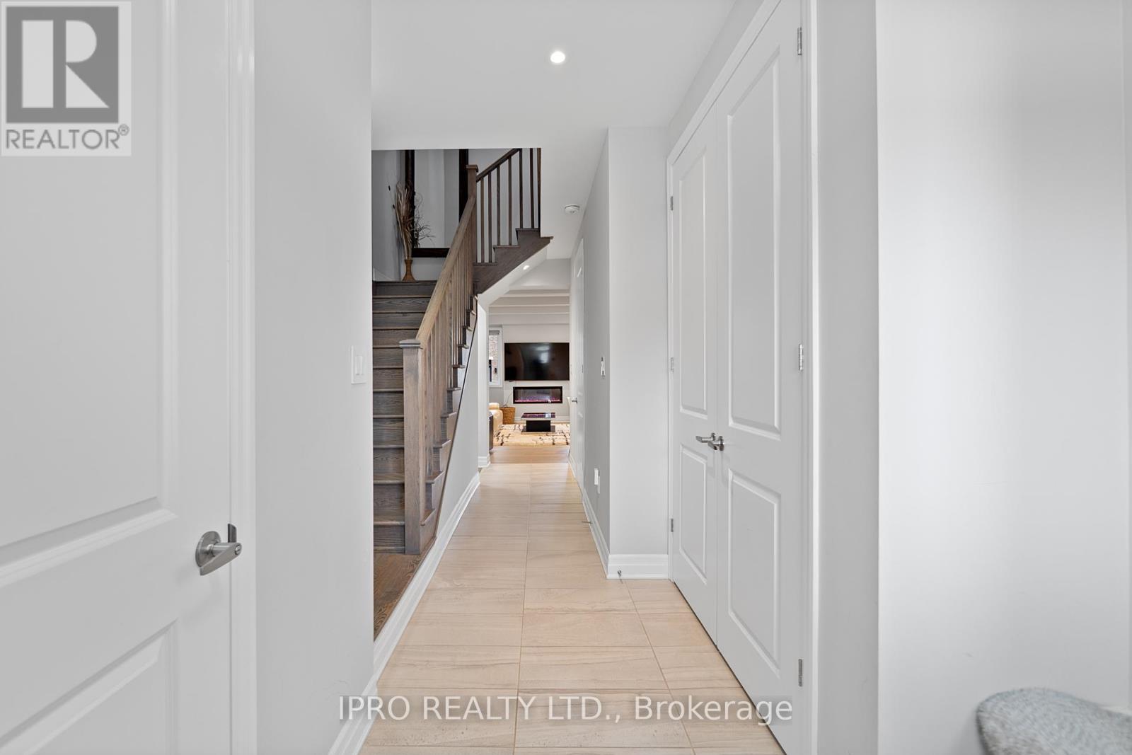 












1197 MILLAND DRIVE

,
Oakville (JM Joshua Meadows),




Ontario
L6H3X1

