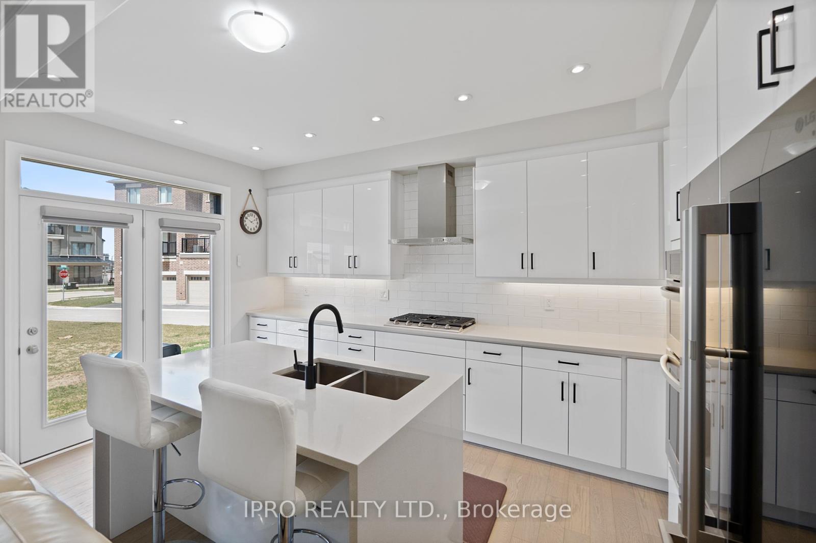 












1197 MILLAND DRIVE

,
Oakville (JM Joshua Meadows),




Ontario
L6H3X1

