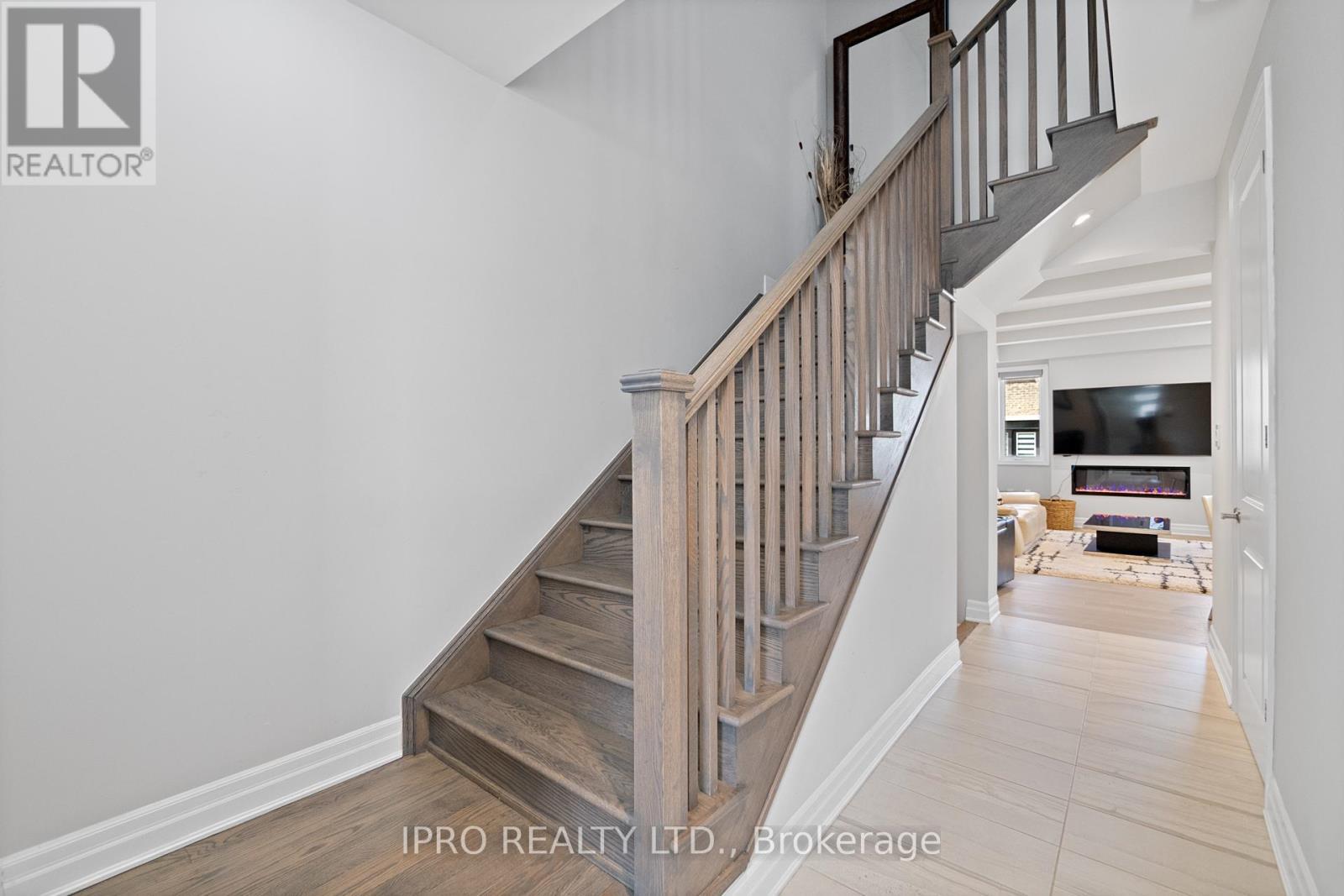 












1197 MILLAND DRIVE

,
Oakville (JM Joshua Meadows),




Ontario
L6H3X1

