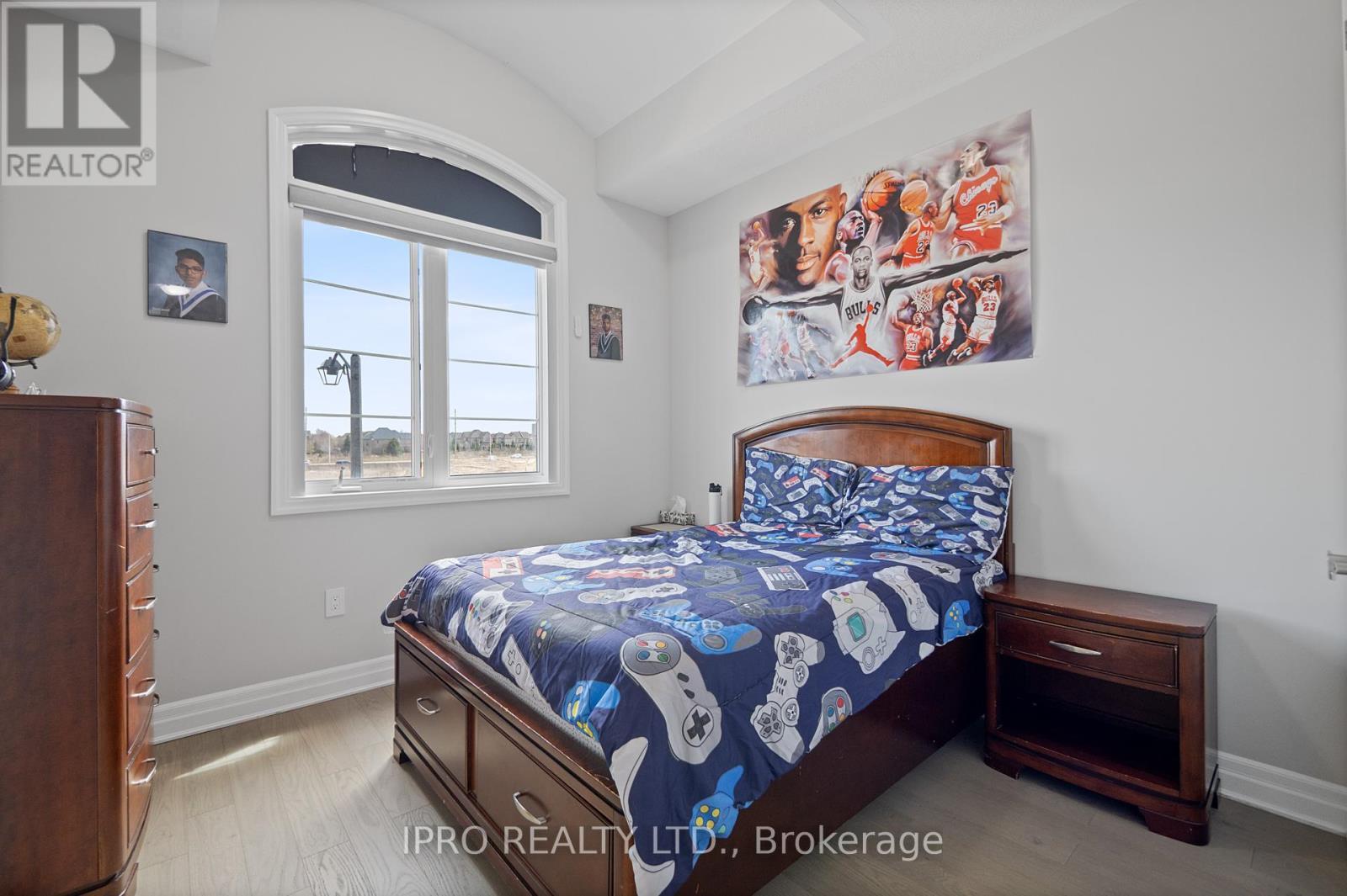 












1197 MILLAND DRIVE

,
Oakville (JM Joshua Meadows),




Ontario
L6H3X1

