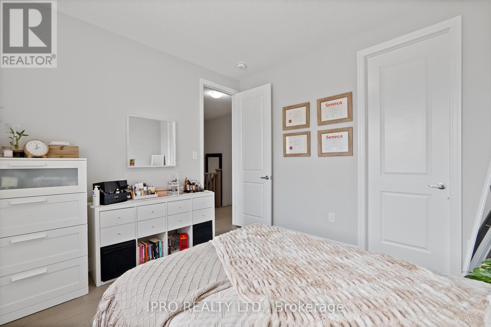 












1197 MILLAND DRIVE

,
Oakville (JM Joshua Meadows),




Ontario
L6H3X1

