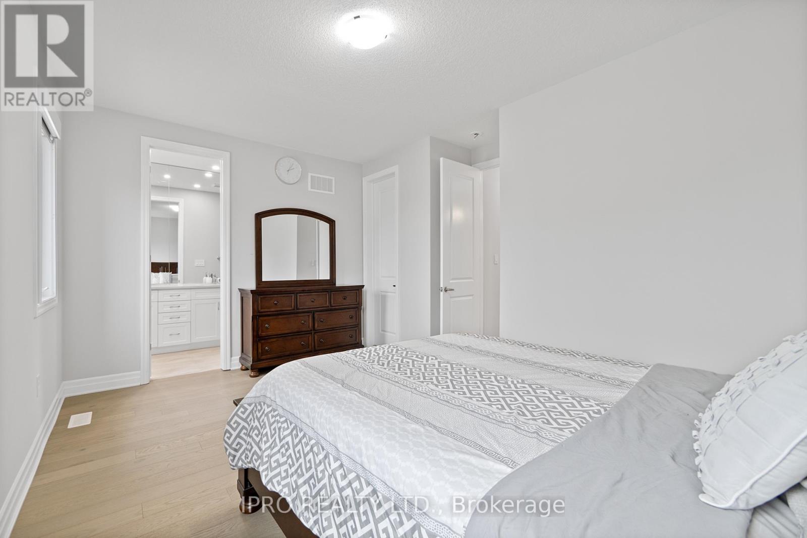 












1197 MILLAND DRIVE

,
Oakville (JM Joshua Meadows),




Ontario
L6H3X1

