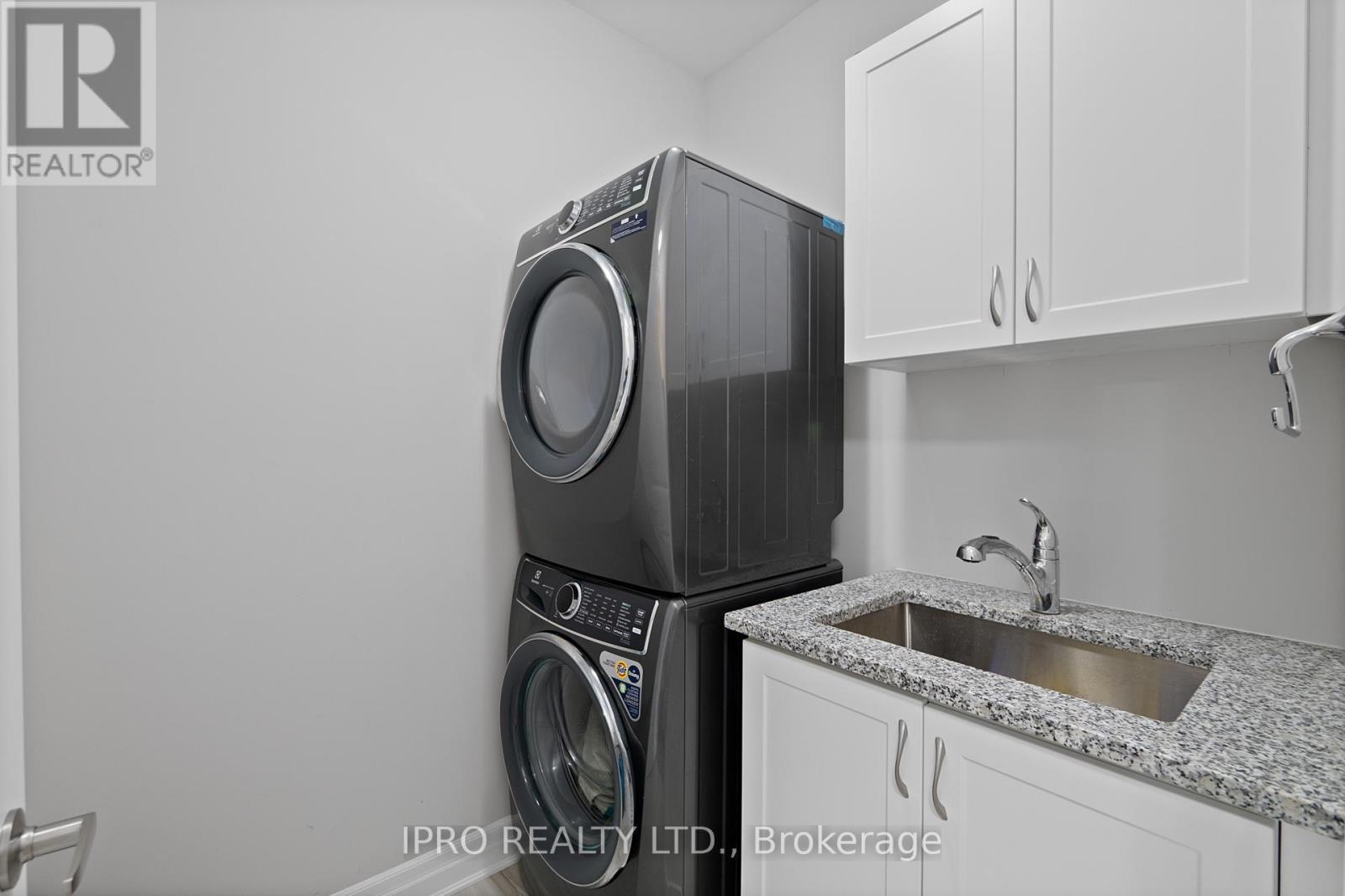 












1197 MILLAND DRIVE

,
Oakville (JM Joshua Meadows),




Ontario
L6H3X1

