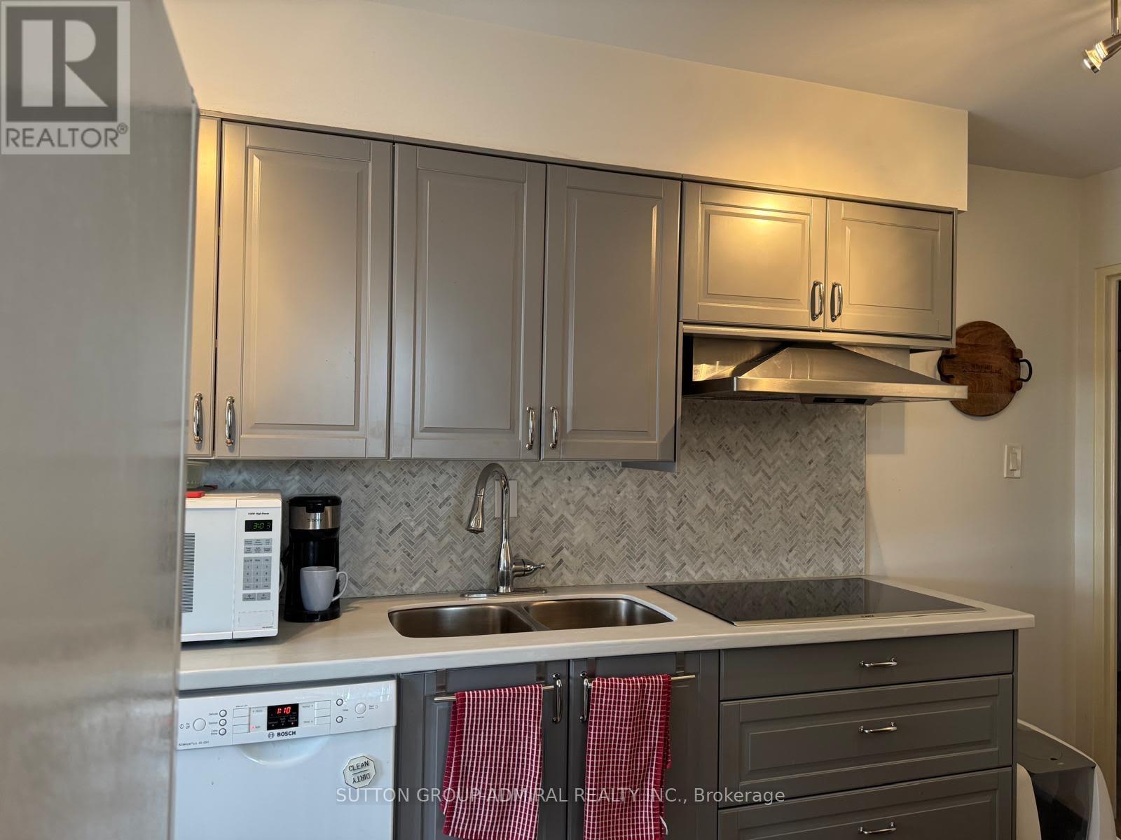 












104 - 451 THE WEST MALL W

,
Toronto (Etobicoke West Mall),




Ontario
M9C1G1

