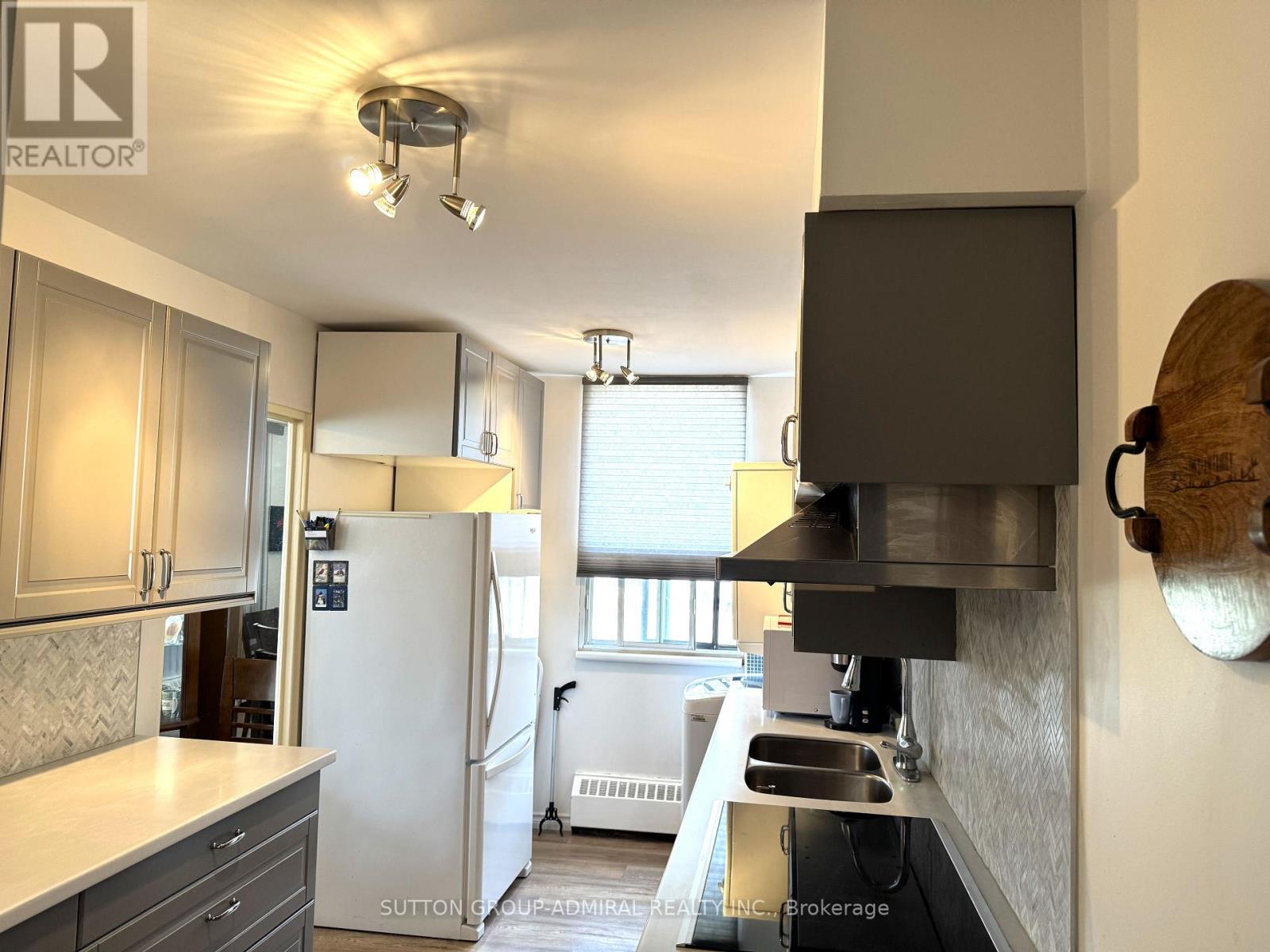 












104 - 451 THE WEST MALL W

,
Toronto (Etobicoke West Mall),




Ontario
M9C1G1


