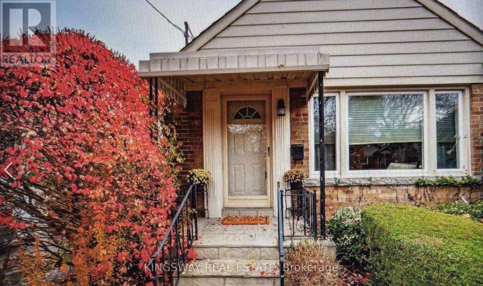 












26 REID MANOR

,
Toronto (Stonegate-Queensway),




Ontario
M8Y2H7

