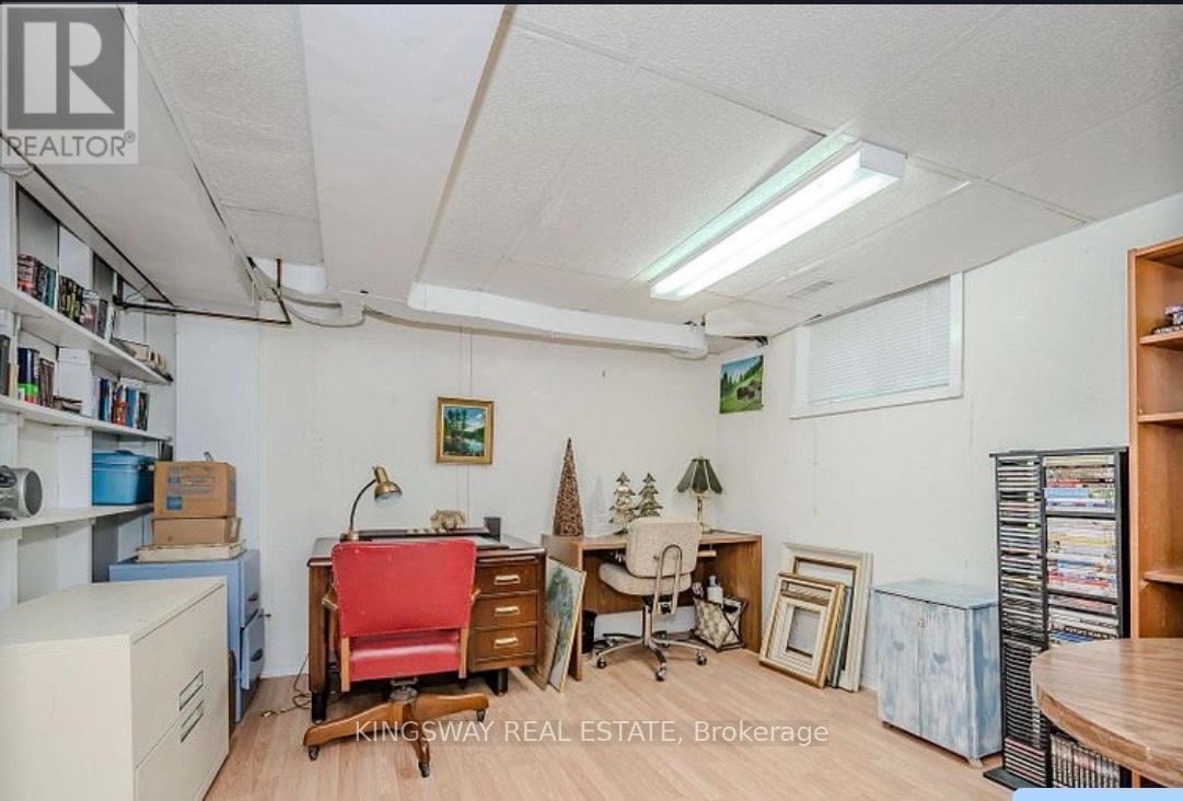 












26 REID MANOR

,
Toronto (Stonegate-Queensway),




Ontario
M8Y2H7

