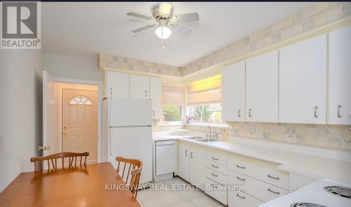 












26 REID MANOR

,
Toronto (Stonegate-Queensway),




Ontario
M8Y2H7

