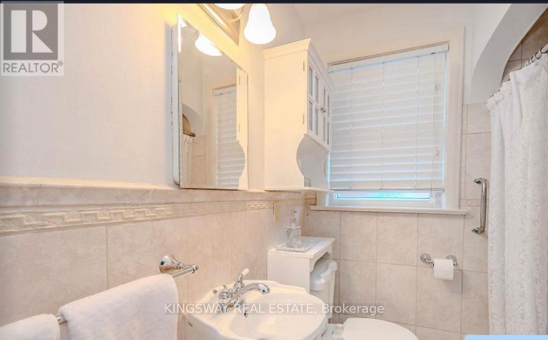 












26 REID MANOR

,
Toronto (Stonegate-Queensway),




Ontario
M8Y2H7

