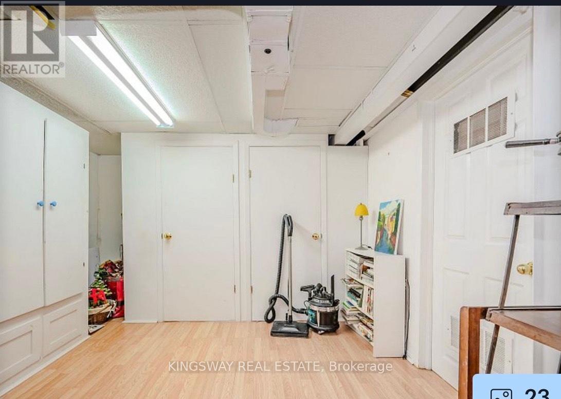 












26 REID MANOR

,
Toronto (Stonegate-Queensway),




Ontario
M8Y2H7

