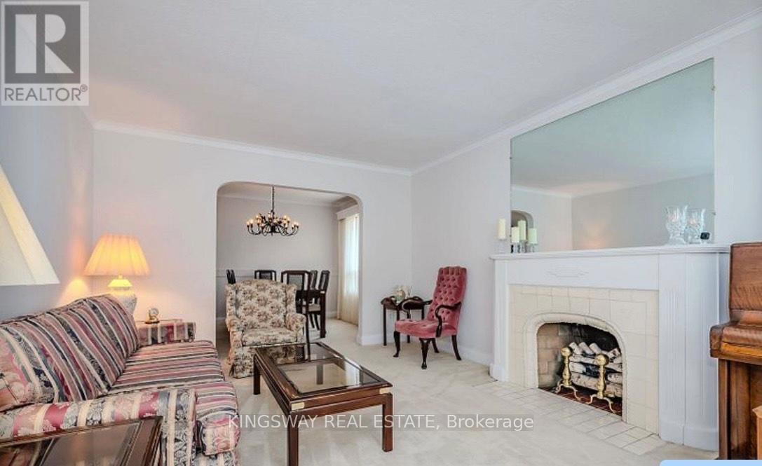 












26 REID MANOR

,
Toronto (Stonegate-Queensway),




Ontario
M8Y2H7

