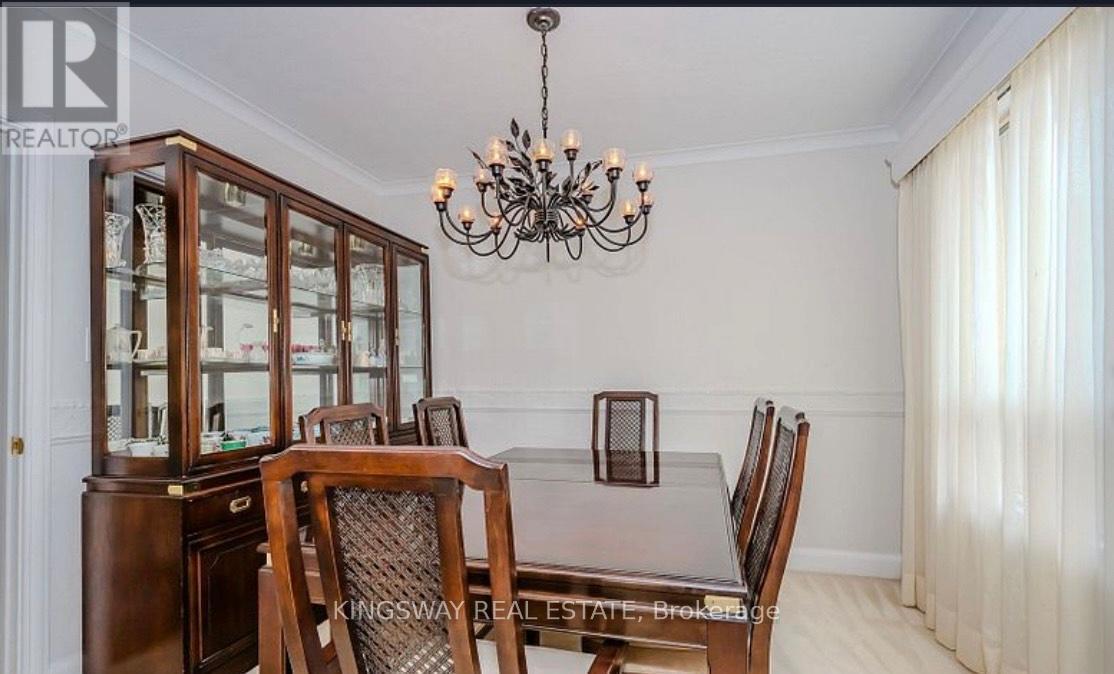 












26 REID MANOR

,
Toronto (Stonegate-Queensway),




Ontario
M8Y2H7

