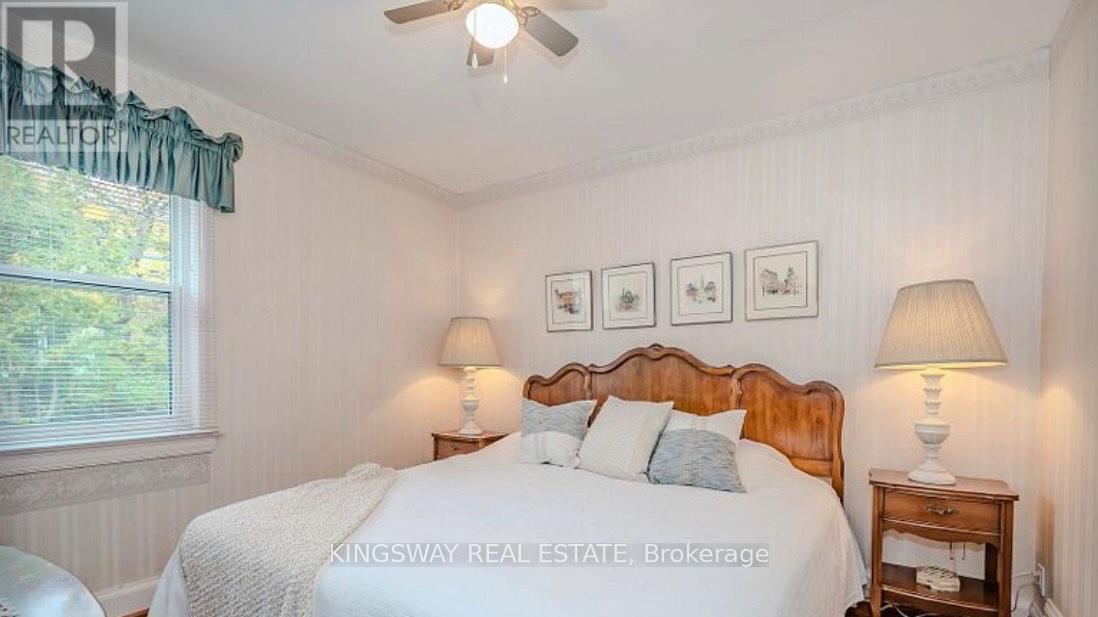 












26 REID MANOR

,
Toronto (Stonegate-Queensway),




Ontario
M8Y2H7

