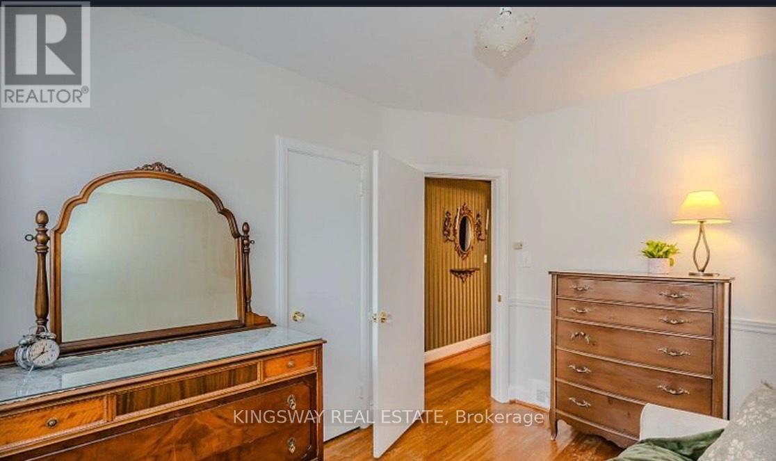 












26 REID MANOR

,
Toronto (Stonegate-Queensway),




Ontario
M8Y2H7

