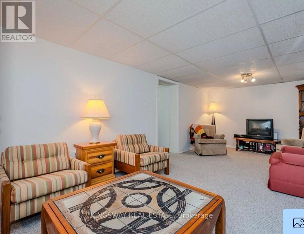 












26 REID MANOR

,
Toronto (Stonegate-Queensway),




Ontario
M8Y2H7

