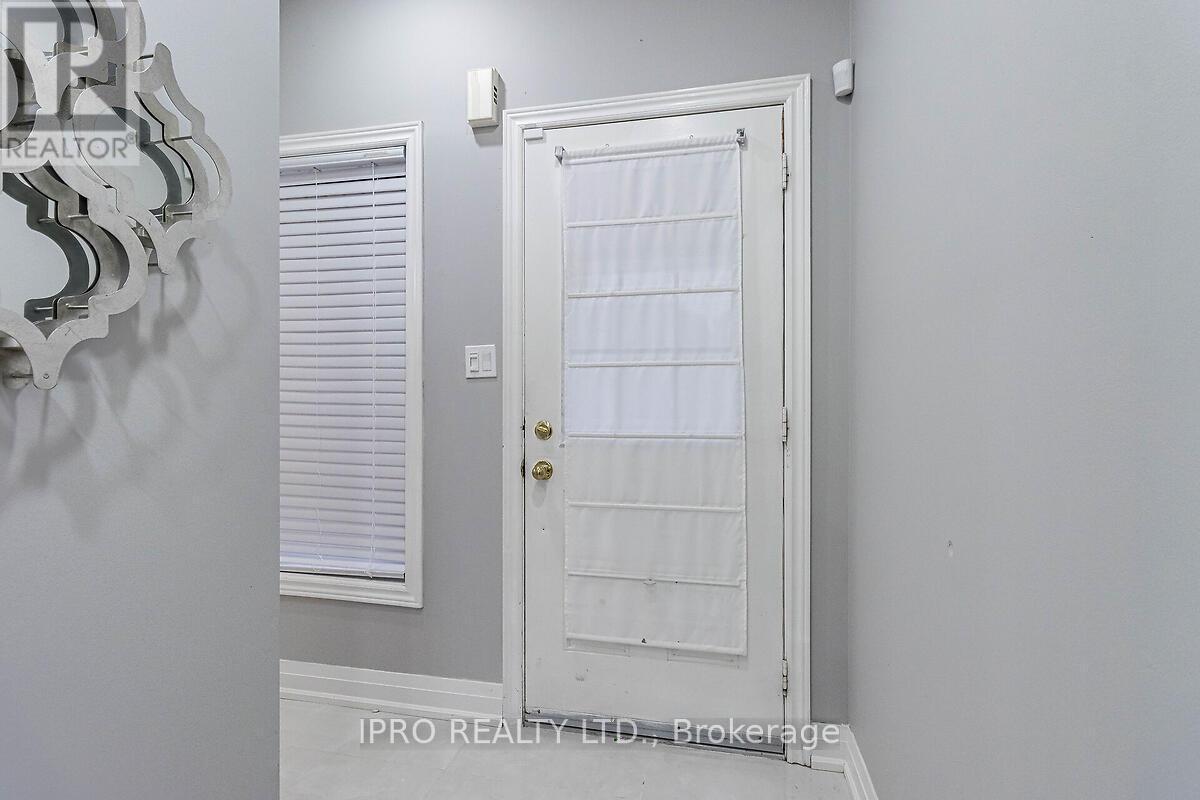 












307 TEETZEL DRIVE

,
Milton (CL Clarke),




Ontario
L9T0B1

