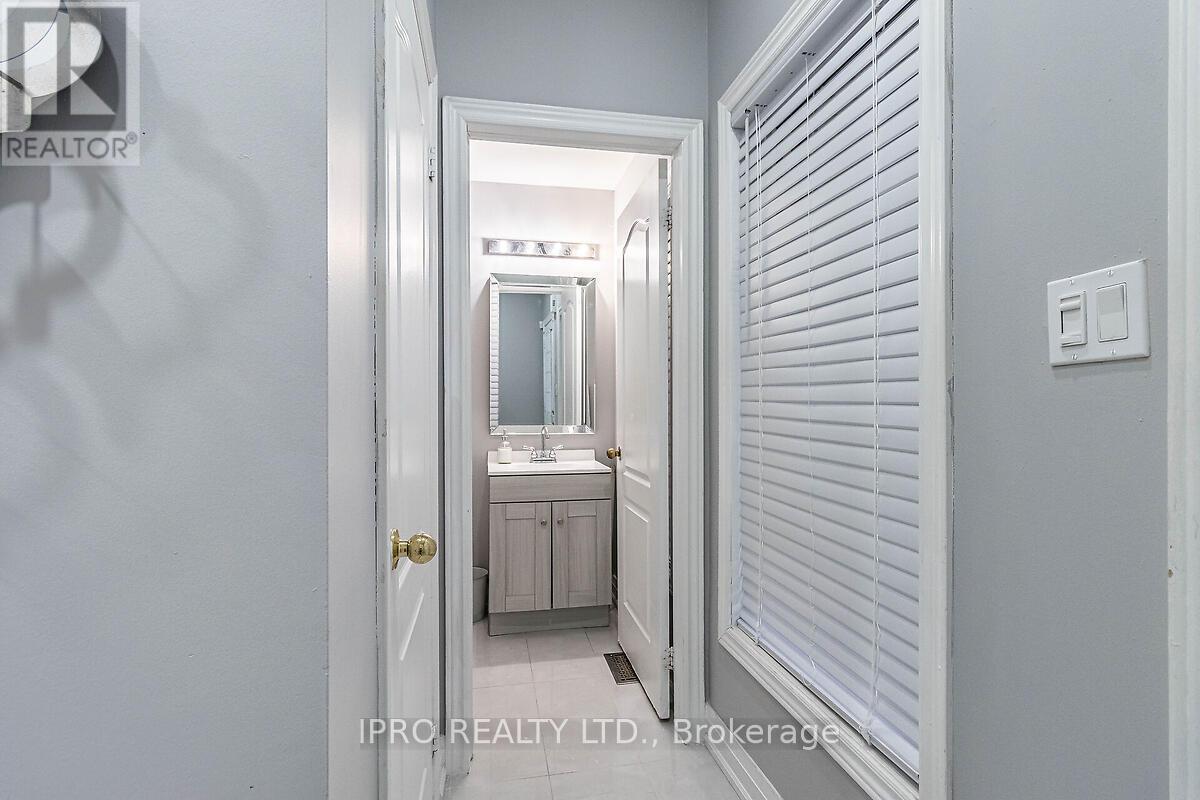 












307 TEETZEL DRIVE

,
Milton (CL Clarke),




Ontario
L9T0B1

