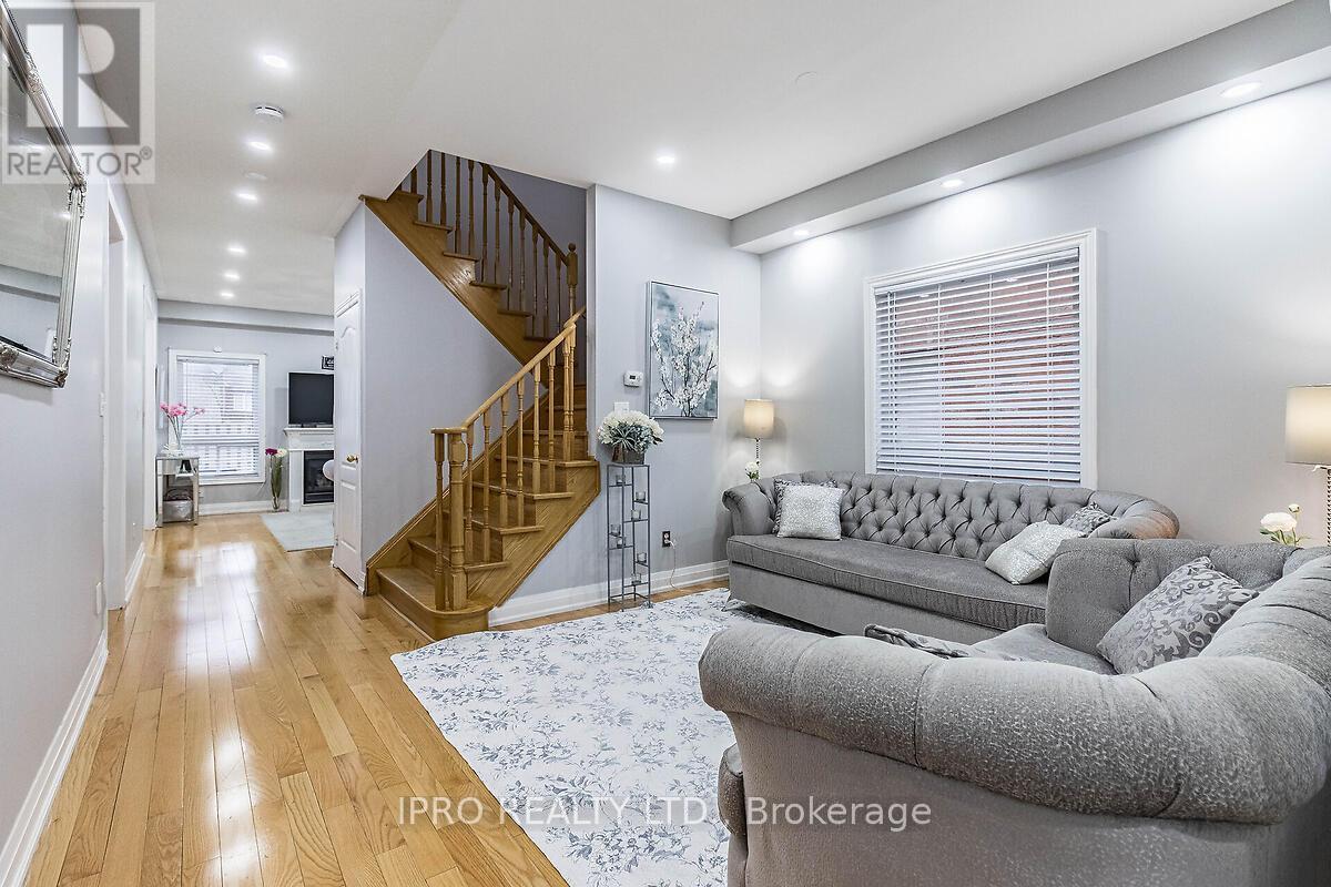 












307 TEETZEL DRIVE

,
Milton (CL Clarke),




Ontario
L9T0B1

