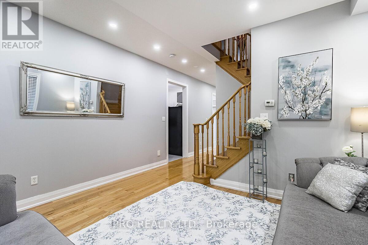 












307 TEETZEL DRIVE

,
Milton (CL Clarke),




Ontario
L9T0B1

