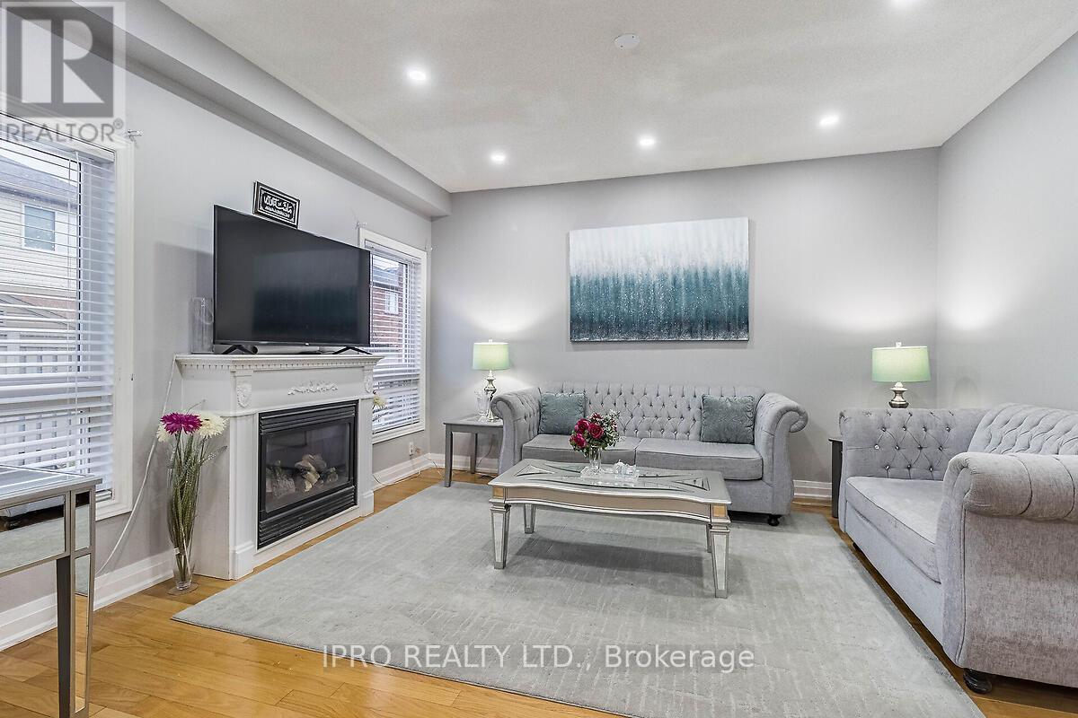












307 TEETZEL DRIVE

,
Milton (CL Clarke),




Ontario
L9T0B1

