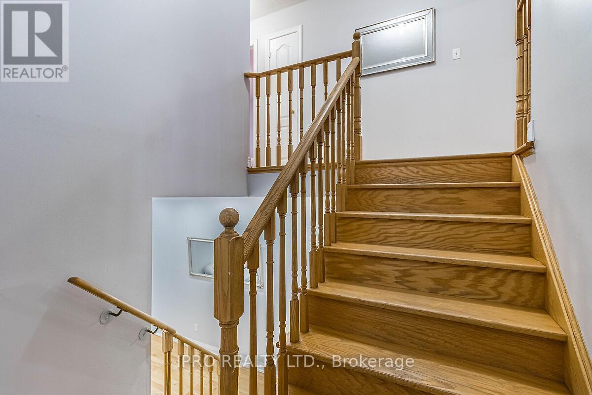 












307 TEETZEL DRIVE

,
Milton (CL Clarke),




Ontario
L9T0B1

