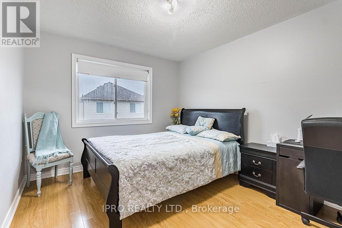 












307 TEETZEL DRIVE

,
Milton (CL Clarke),




Ontario
L9T0B1

