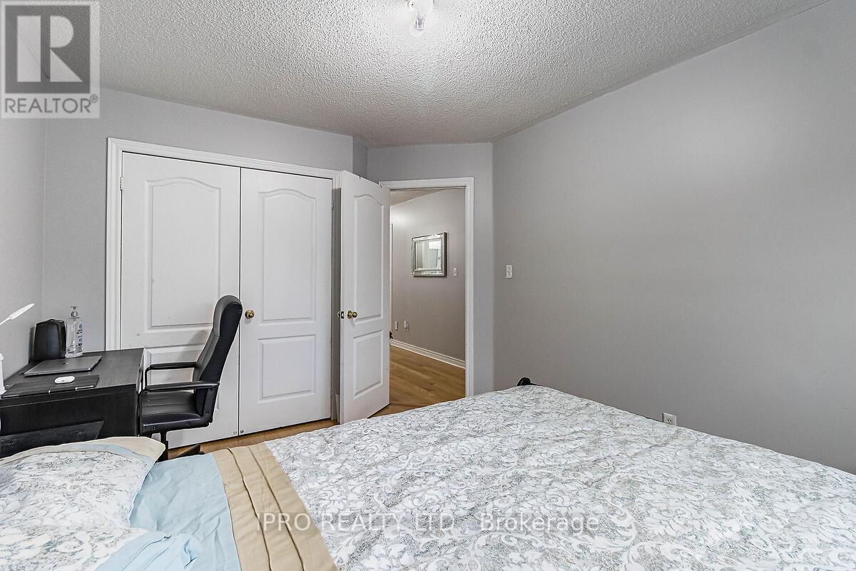 












307 TEETZEL DRIVE

,
Milton (CL Clarke),




Ontario
L9T0B1

