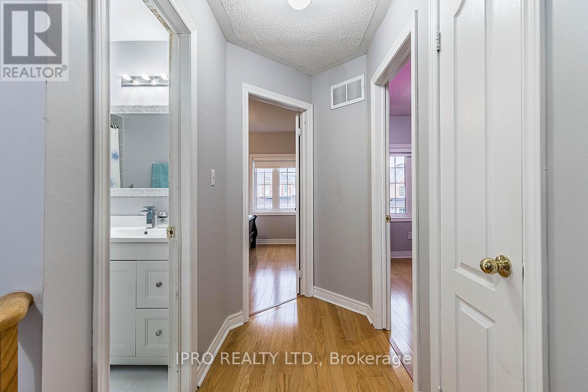 












307 TEETZEL DRIVE

,
Milton (CL Clarke),




Ontario
L9T0B1

