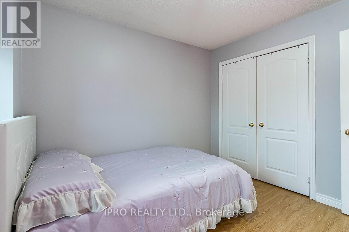 












307 TEETZEL DRIVE

,
Milton (CL Clarke),




Ontario
L9T0B1

