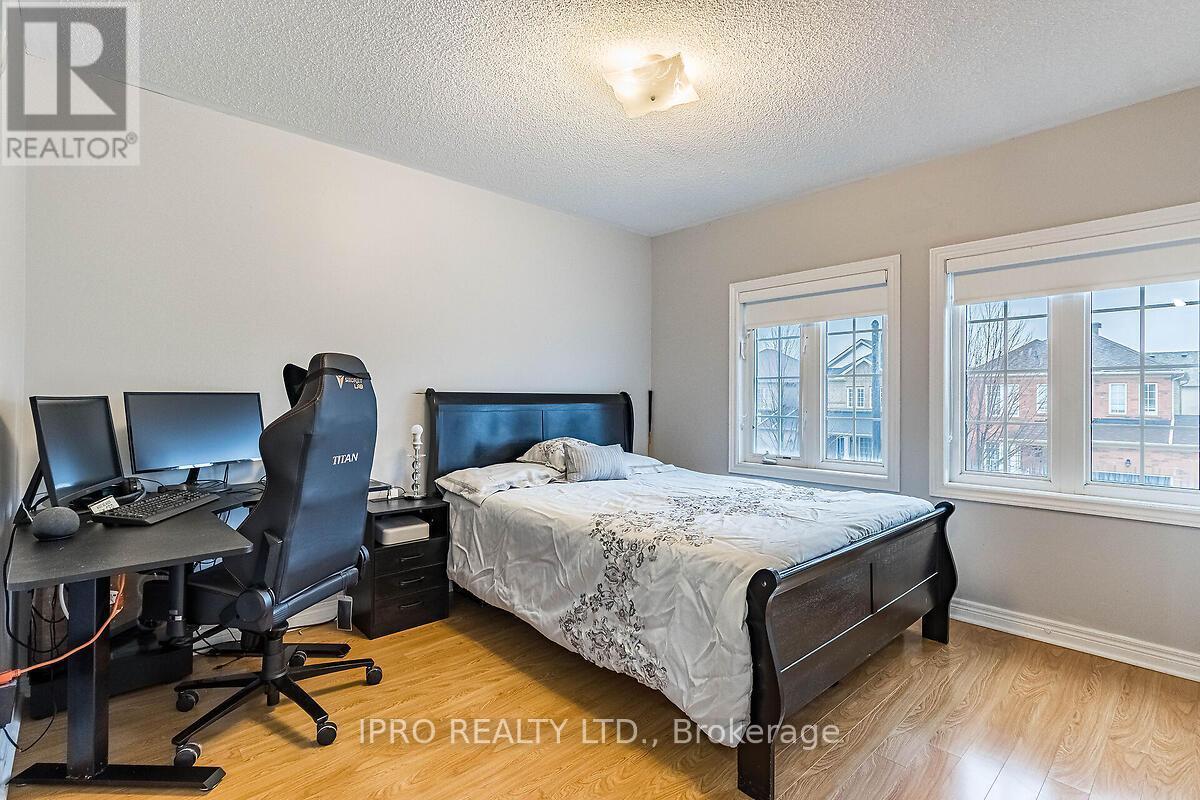 












307 TEETZEL DRIVE

,
Milton (CL Clarke),




Ontario
L9T0B1

