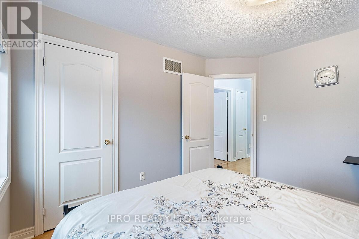 












307 TEETZEL DRIVE

,
Milton (CL Clarke),




Ontario
L9T0B1

