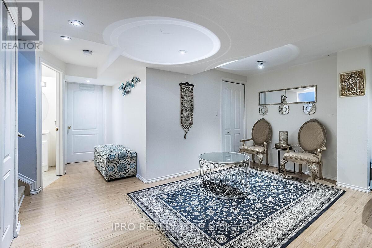 












307 TEETZEL DRIVE

,
Milton (CL Clarke),




Ontario
L9T0B1

