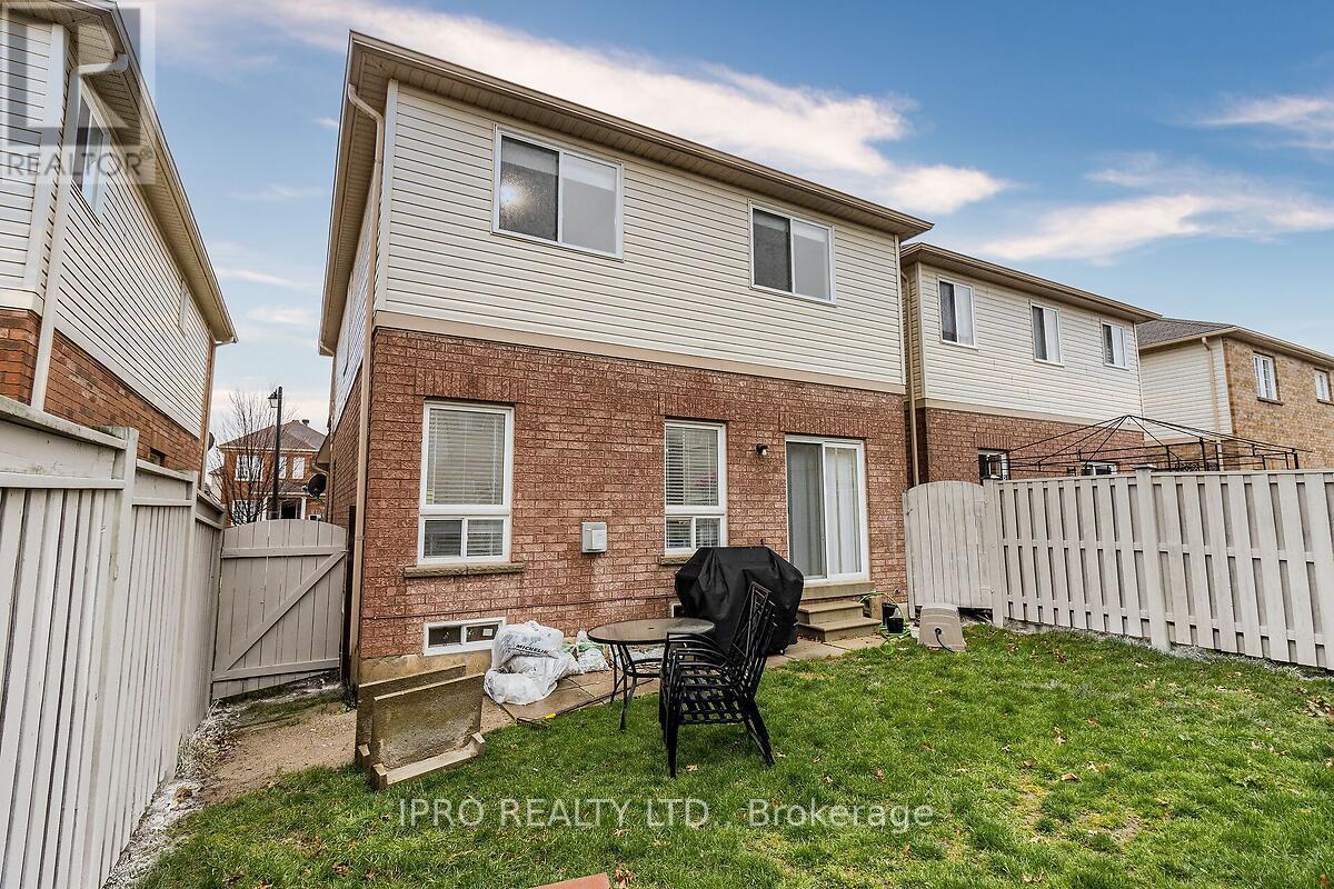 












307 TEETZEL DRIVE

,
Milton (CL Clarke),




Ontario
L9T0B1

