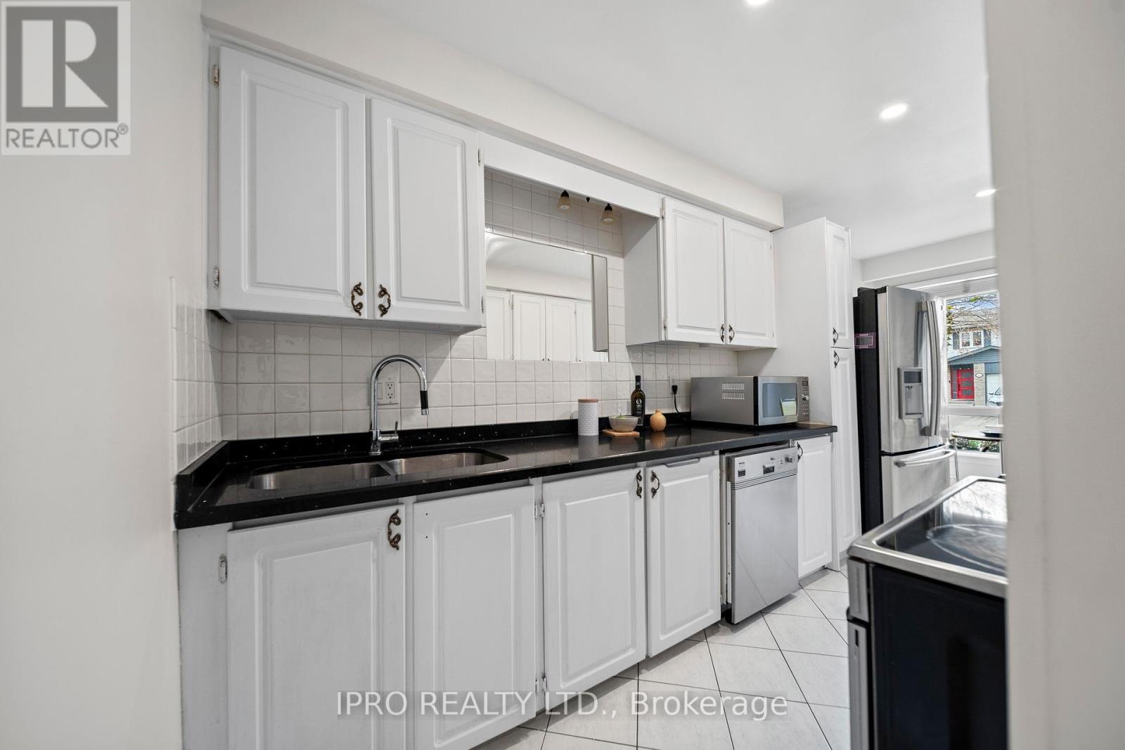 












734 BRIAR CRESCENT

,
Milton (DP Dorset Park),




Ontario
L9T3Z8


