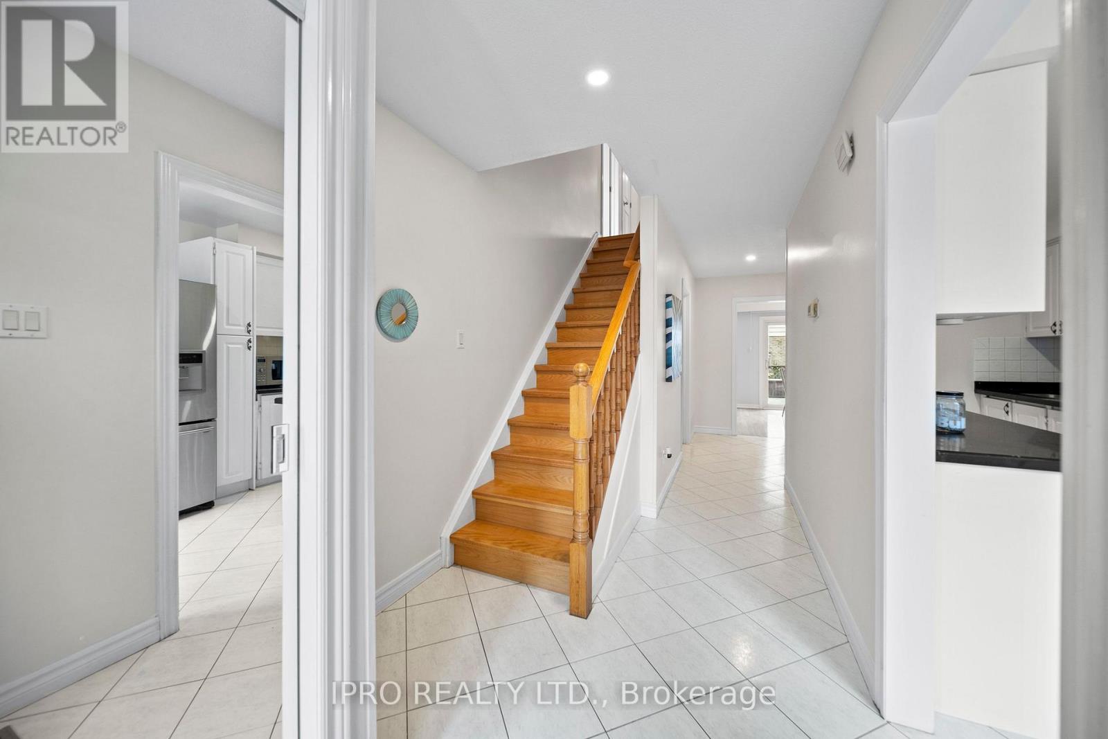 












734 BRIAR CRESCENT

,
Milton (DP Dorset Park),




Ontario
L9T3Z8


