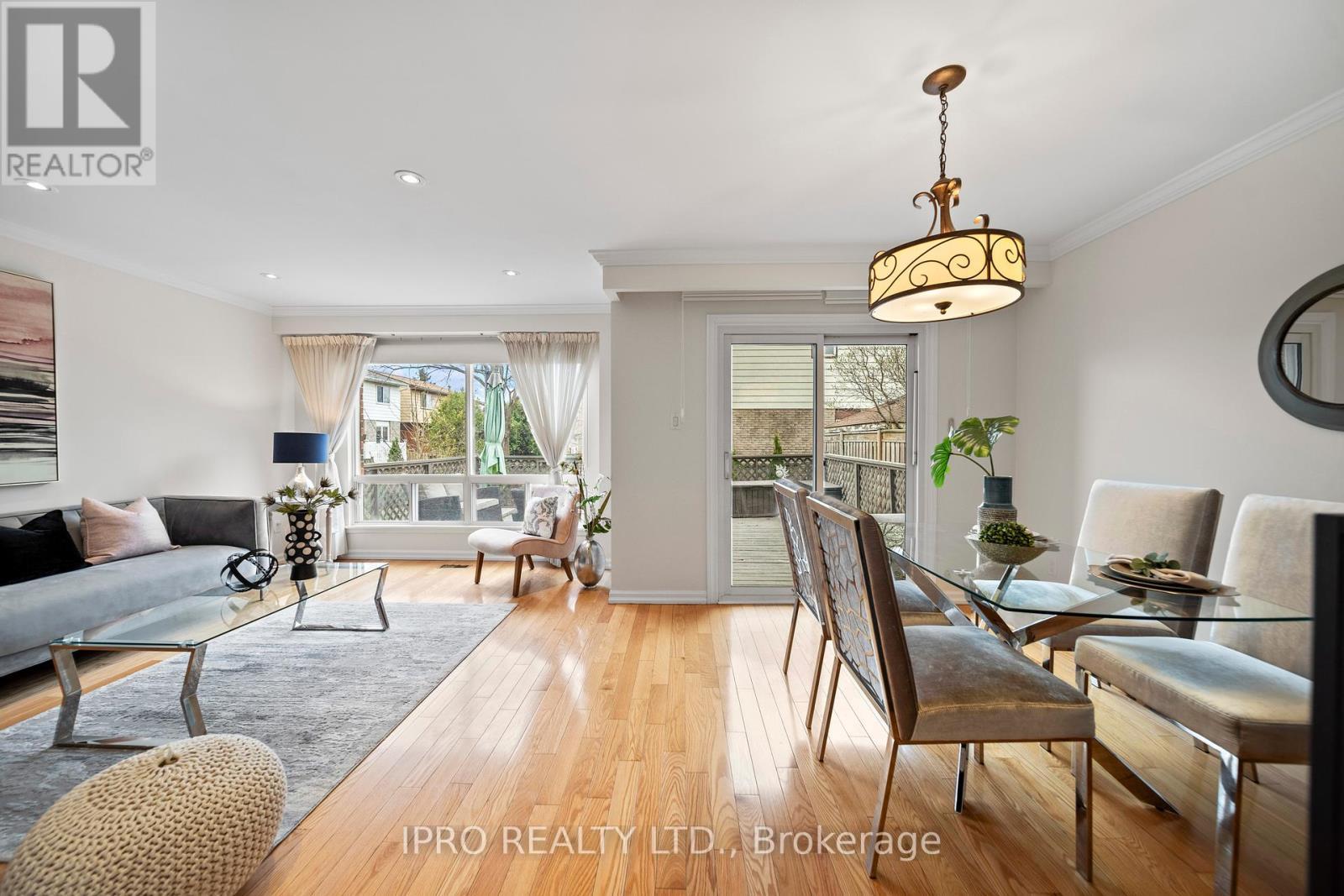 












734 BRIAR CRESCENT

,
Milton (DP Dorset Park),




Ontario
L9T3Z8

