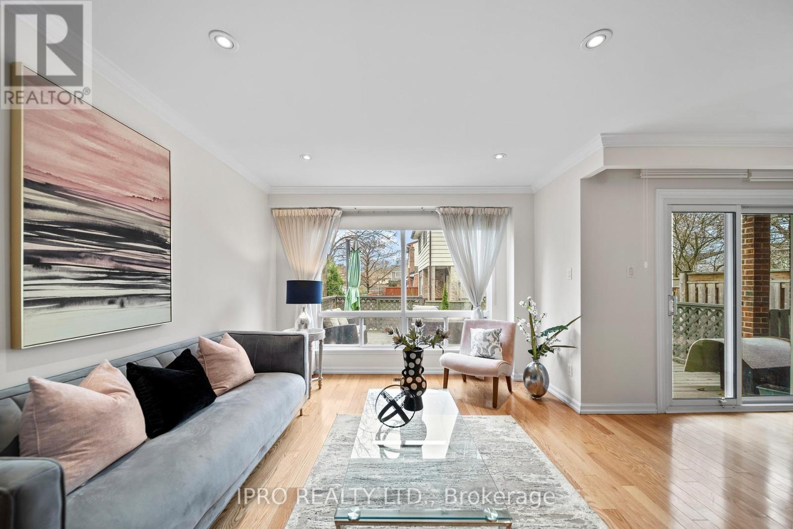 












734 BRIAR CRESCENT

,
Milton (DP Dorset Park),




Ontario
L9T3Z8

