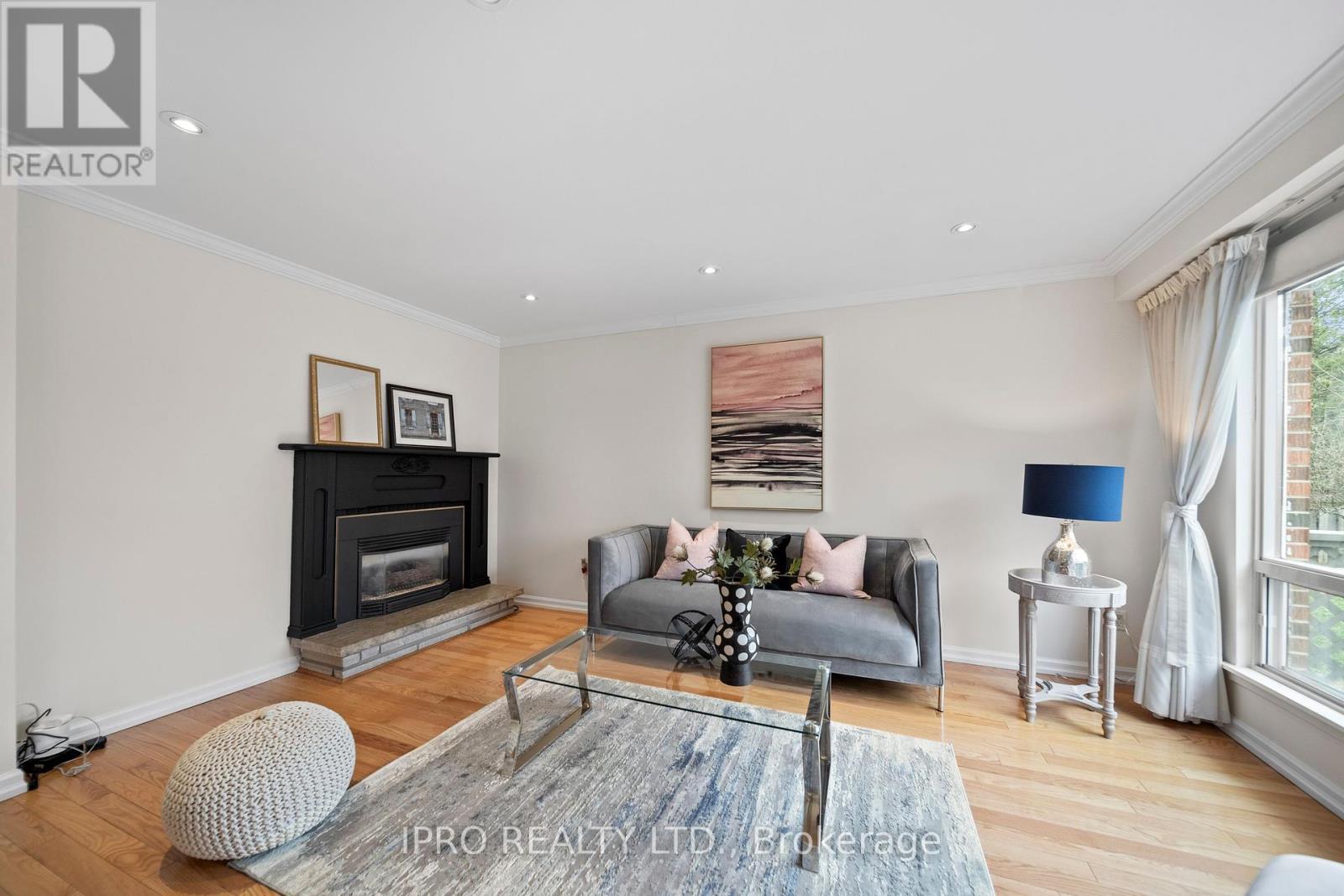 












734 BRIAR CRESCENT

,
Milton (DP Dorset Park),




Ontario
L9T3Z8

