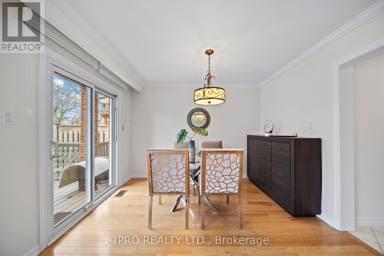 












734 BRIAR CRESCENT

,
Milton (DP Dorset Park),




Ontario
L9T3Z8


