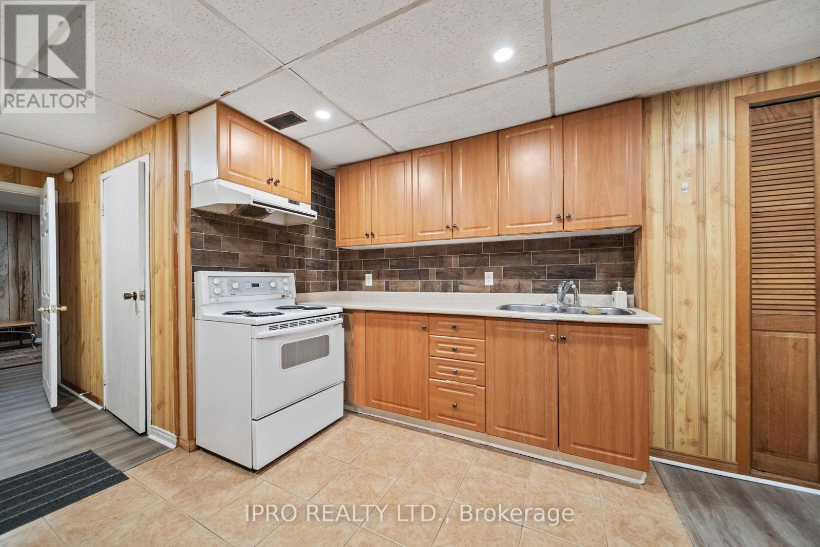 












734 BRIAR CRESCENT

,
Milton (DP Dorset Park),




Ontario
L9T3Z8

