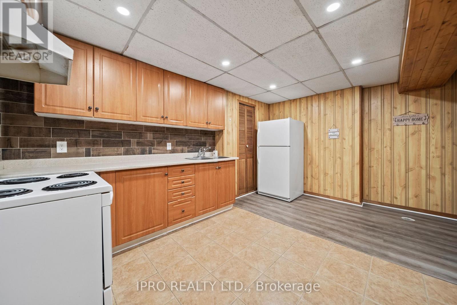 












734 BRIAR CRESCENT

,
Milton (DP Dorset Park),




Ontario
L9T3Z8

