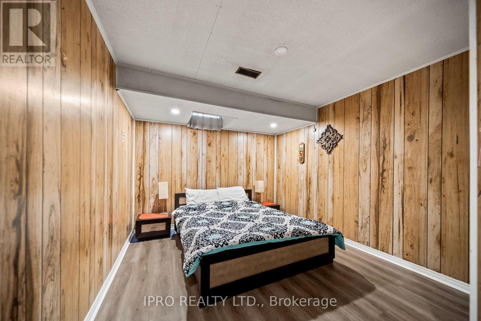 












734 BRIAR CRESCENT

,
Milton (DP Dorset Park),




Ontario
L9T3Z8

