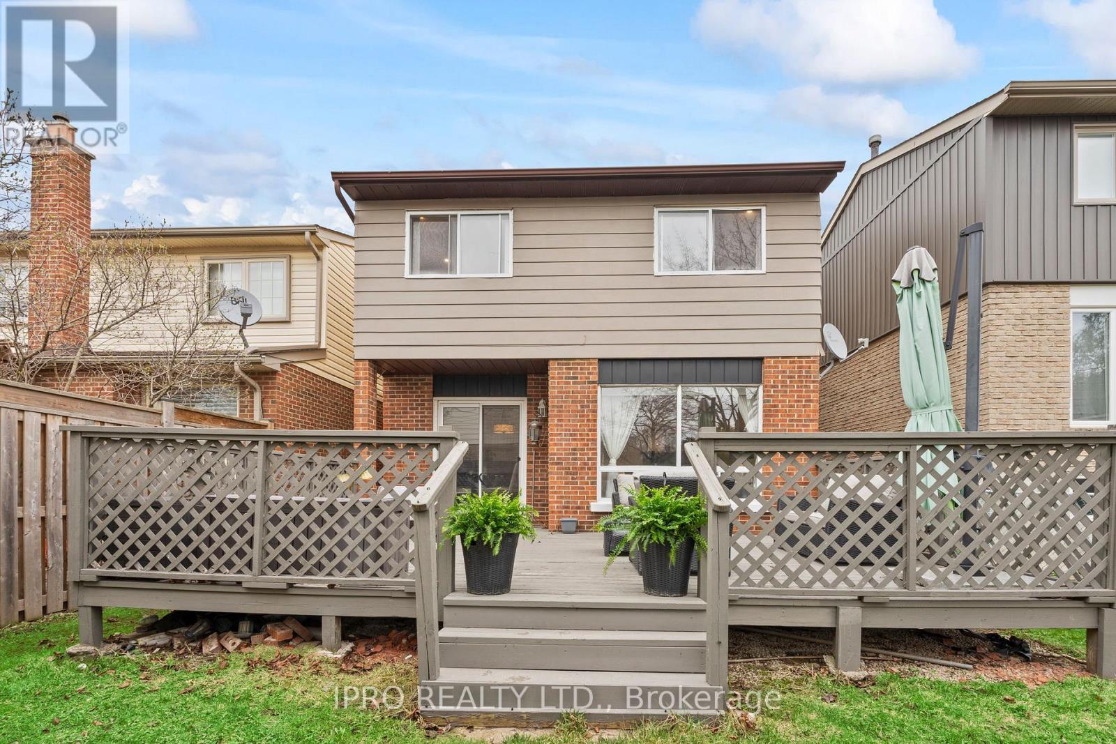 












734 BRIAR CRESCENT

,
Milton (DP Dorset Park),




Ontario
L9T3Z8

