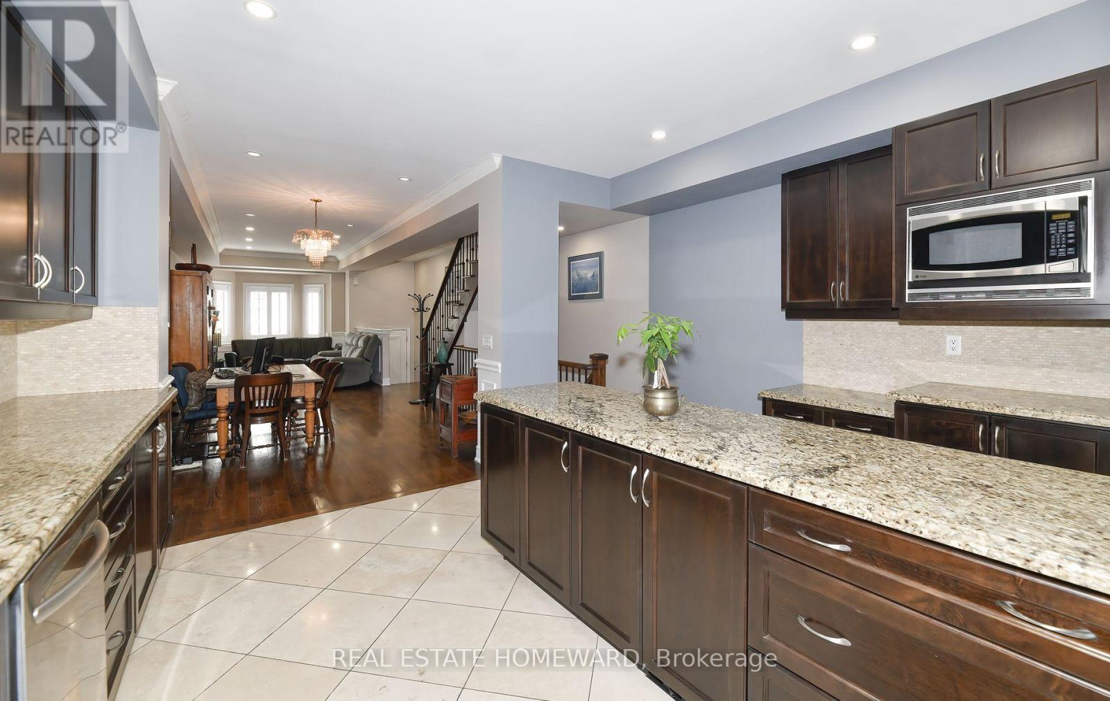 












264 DALESFORD ROAD

,
Toronto (Stonegate-Queensway),




Ontario
M8Y1G5

