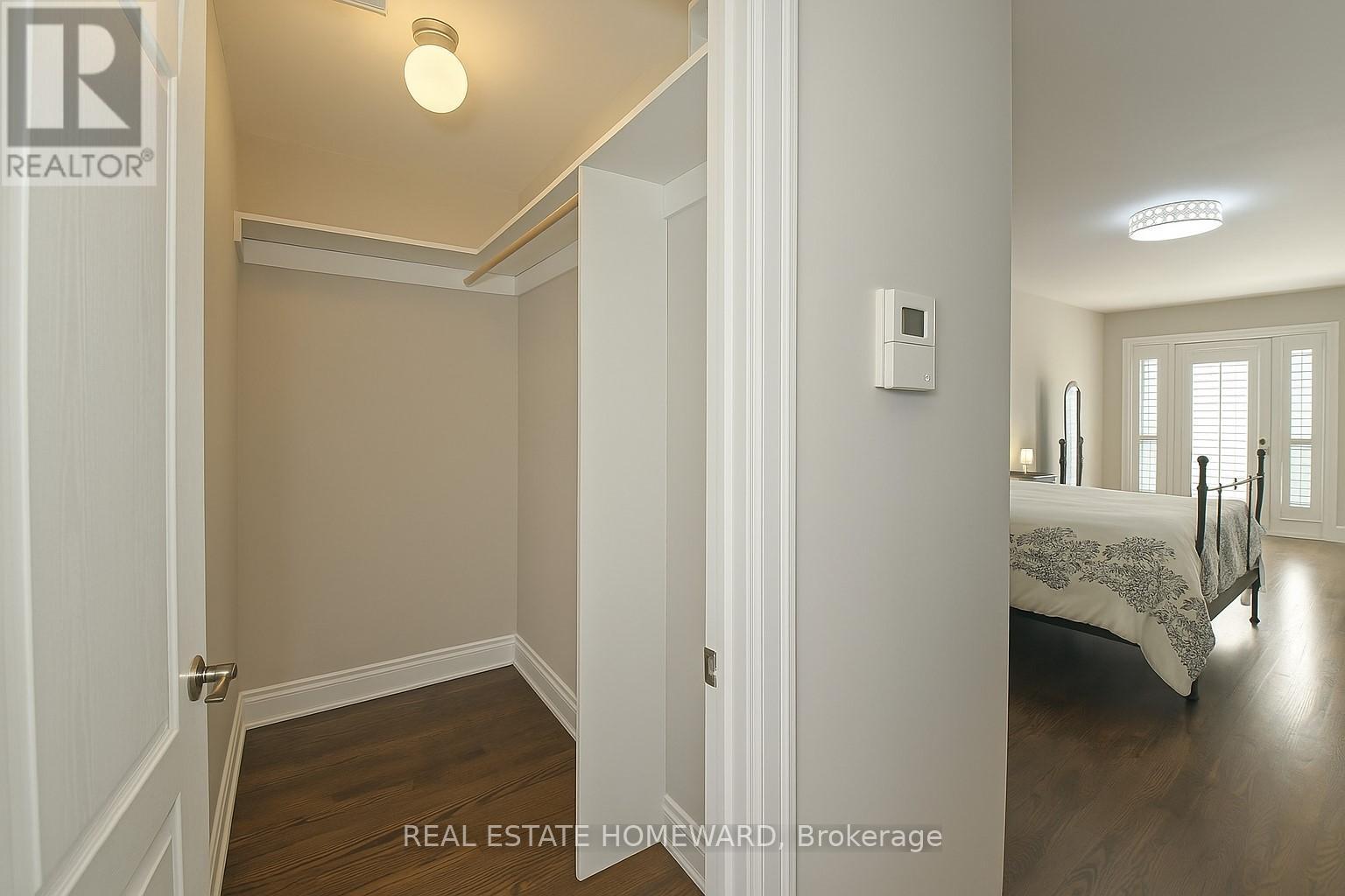 












264 DALESFORD ROAD

,
Toronto (Stonegate-Queensway),




Ontario
M8Y1G5

