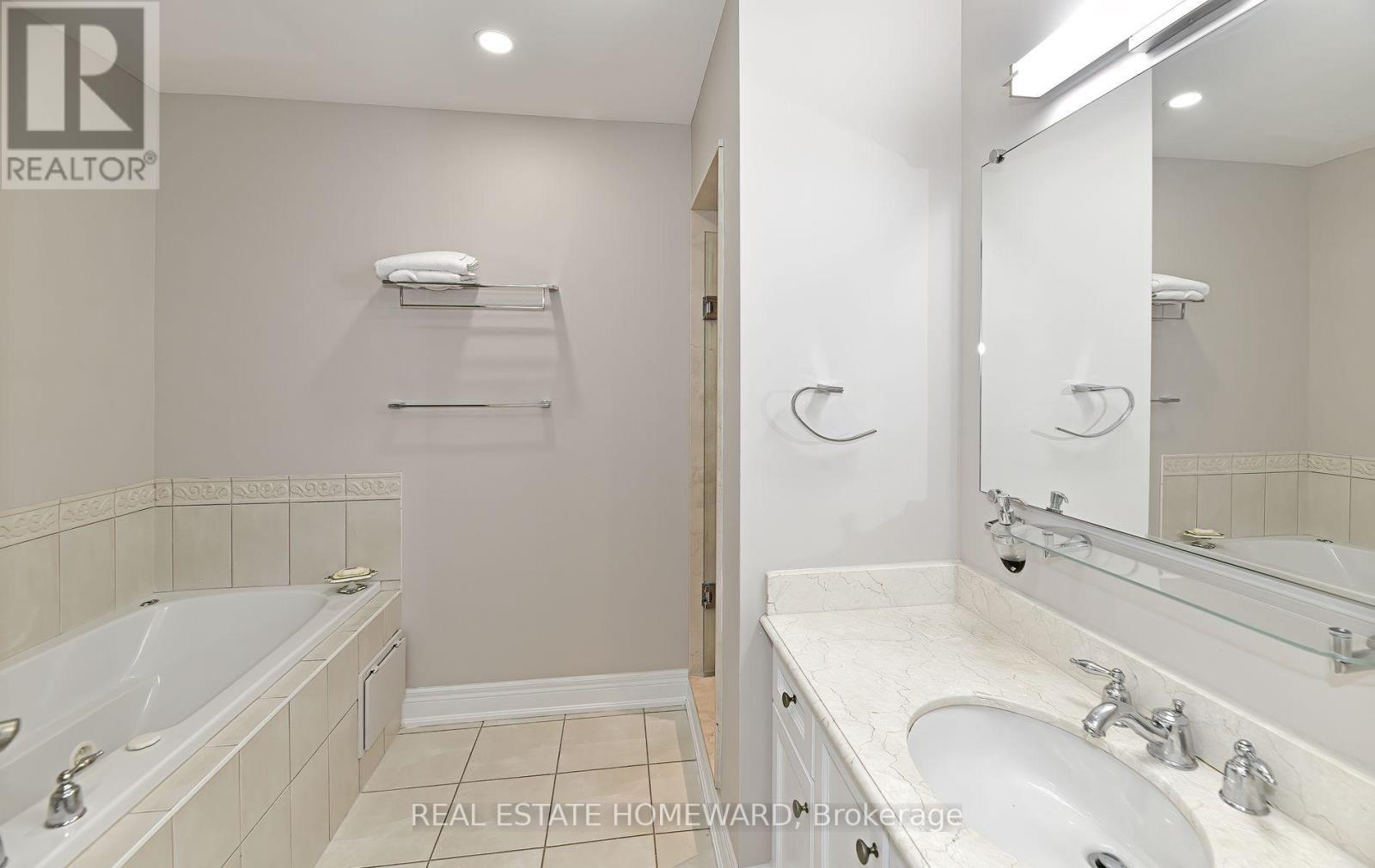 












264 DALESFORD ROAD

,
Toronto (Stonegate-Queensway),




Ontario
M8Y1G5

